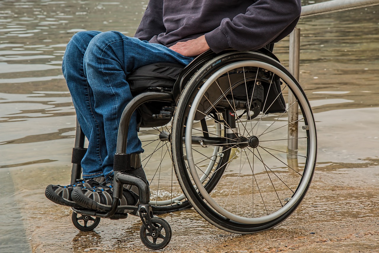 Jaki wózek kupić dla osoby niepełnosprawnej?